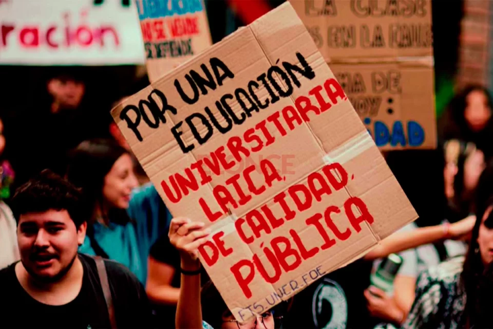 Universidades en pie, democracia en juego
