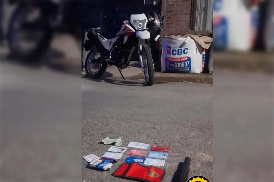 Detienen a un funcionario policial en Victoria por violencia de género