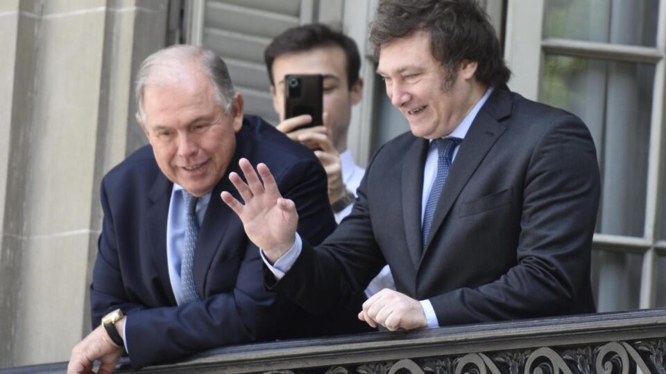 Gerardo Werthein presentó su renuncia como canciller a Javier Milei el 21 de octubre de 2025, en medio de tensiones internas por el posible ingreso de Santiago Caputo al gabinete.