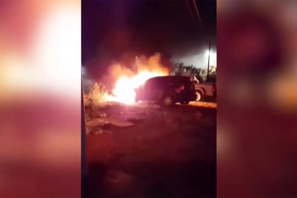 Incendio de vehículos en Paraná: investigan el origen de las llamas en un pasillo interno