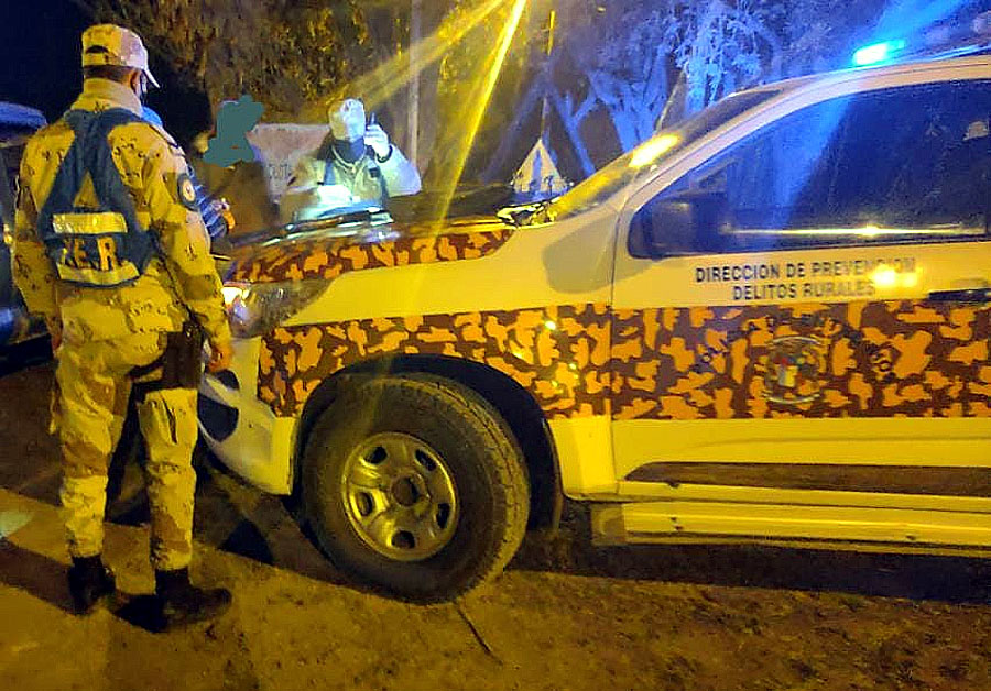 En la zona rural de Quebracho, Entre Ríos, efectivos de la Brigada de Delitos Rurales fueron baleados durante un operativo. El hecho ocurrió en el marco de una intervención por presunto abigeato. Los agentes se encuentran fuera de peligro.