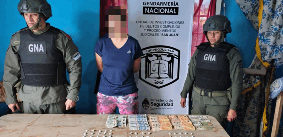En San Juan allanaron una vivienda, detuvieron a una ciudadana y secuestraron cocaína