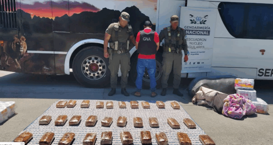 Tucumán: Envolvió 31 kilos de marihuana con colchas y frazadas