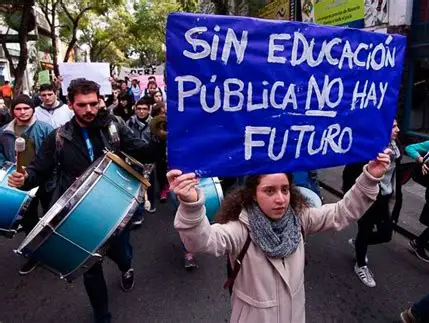 Docentes universitarios confirman paro nacional de 72 horas del 12 al 14 de noviembre en rechazo al ajuste salarial y presupuestario del gobierno de Javier Milei.