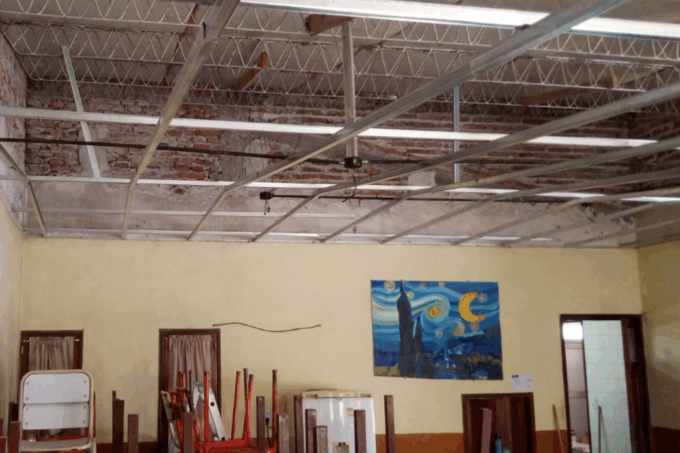 Realizan refacciones edilicias y trabajos eléctricos en escuela de Diamante