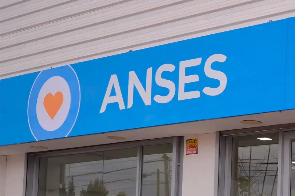 Cronograma de pagos de Anses: comienza hoy y sigue hasta fin de noviembre Los calendarios de pagos de noviembre para jubilados, pensionados y titulares de Pensiones No Contributivas, Asignación Universal por Hijo, Asignaciones Familiares y otros beneficios de Anses empiezan durante la presente jornada.