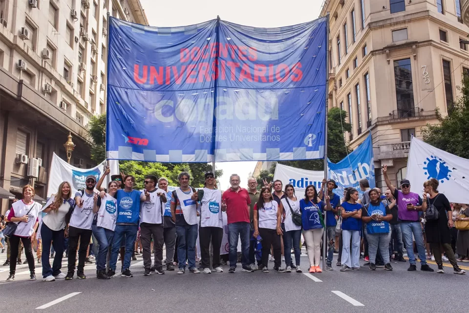 Docentes universitarios paralizan actividades durante 72 horas en todo el país: reclaman recomposición salarial, presupuesto digno y cumplimiento de la Ley de Financiamiento Universitario