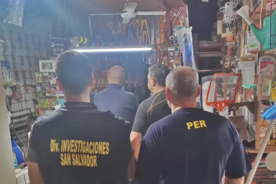 La Policía de Entre Ríos realizó allanamientos en General Campos por la muerte de una beba de nueve meses en un accidente en la Ruta 18. Se secuestraron elementos clave para la causa.