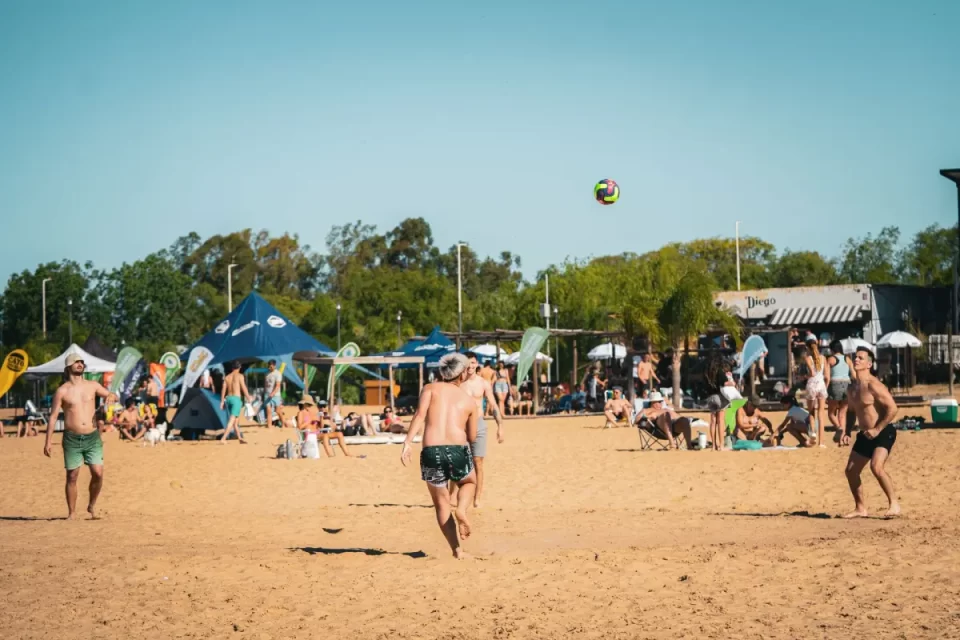 “Entre Ríos y su fin de semana largo récord: más de 300 mil visitantes, un gasto promedio de 97 mil pesos por persona y niveles de ocupación que confirman al turismo como motor económico, fruto del trabajo conjunto entre sector público y privado según el gobernador Rogelio Frigerio”