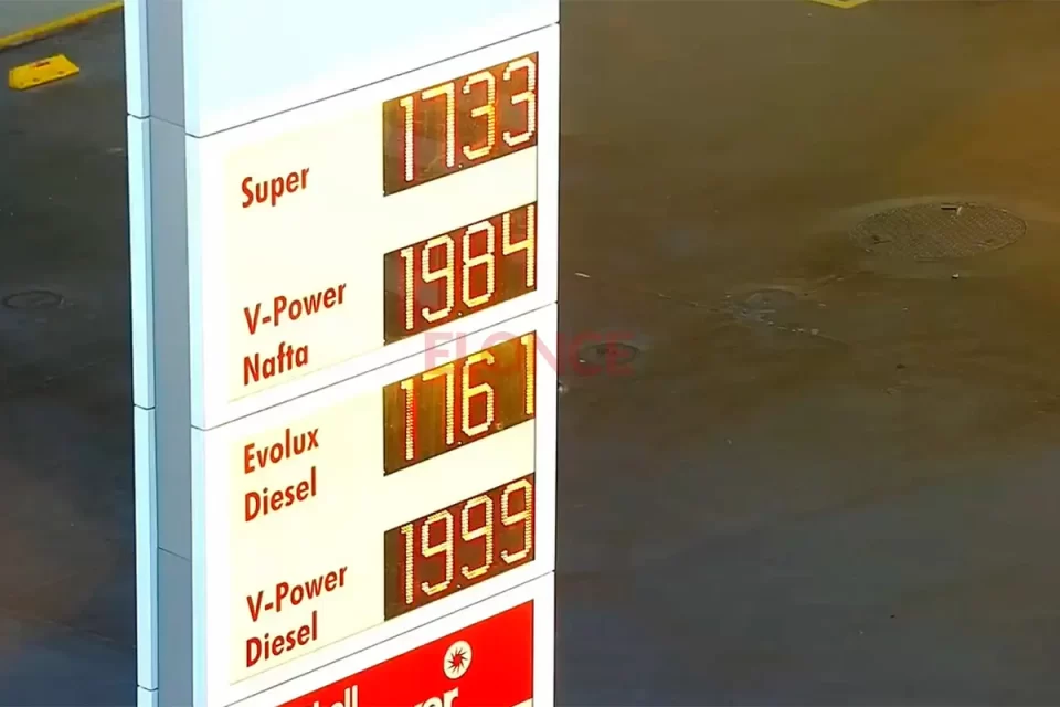 “Shell aplicó su sexto aumento de combustibles en Paraná en lo que va de noviembre: la nafta súper subió 19 pesos por litro, la V-Power mantuvo su valor y la rutina de los incrementos golpea de lleno la vida cotidiana de trabajadores, familias y productores”