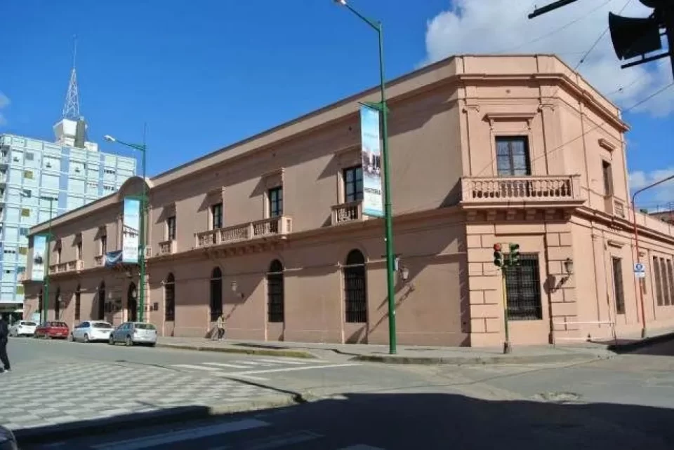 “Diputados vuelve al Colegio del Uruguay: entre la memoria de 1860, la donación de inmuebles y el desafío de que las sesiones especiales no se conviertan en gestos simbólicos sin impacto real”