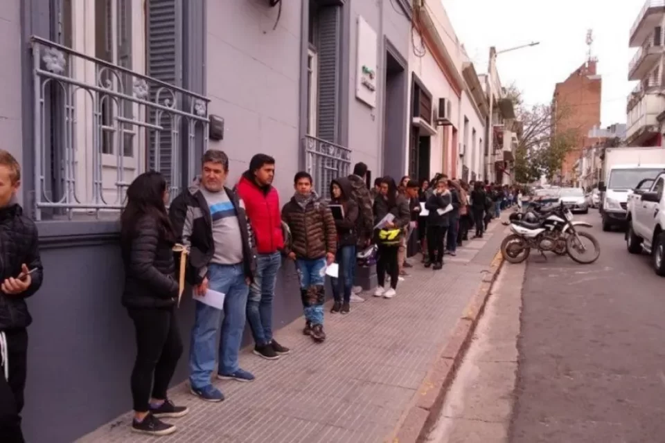 En dos años de gobierno de Javier Milei se destruyeron más de 5.000 empleos en el sector de ciencia y tecnología