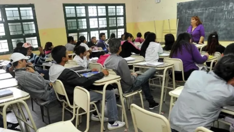 Entre Ríos se encuentra entre las provincias con salarios docentes más bajos y con una caída real en el financiamiento educativo respecto a 2014, según el informe de Argentinos por la Educación. 21 provincias recortaron educación