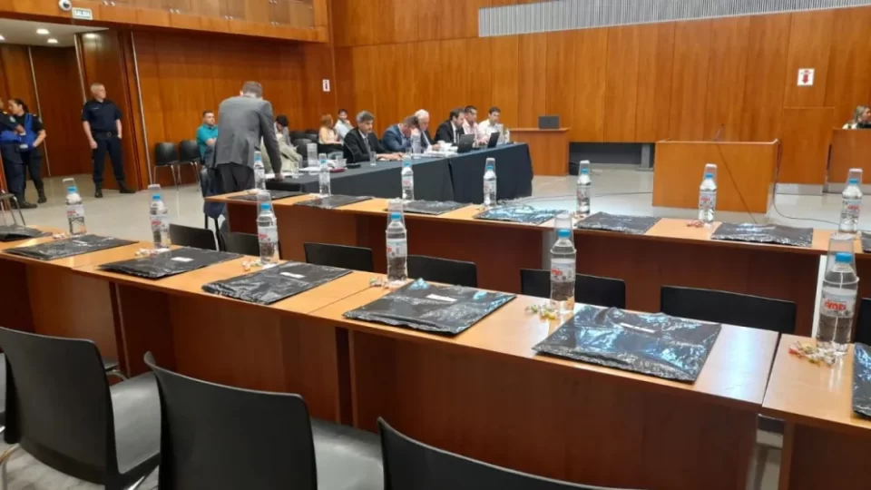 El jurado popular de Paraná declaró no culpables a los policías Diego Íbalo y Rodrigo Molina por la muerte de Gabriel Gusmán, ocurrida en 2018. El veredicto fue unánime y se basó en la legítima defensa y el cumplimiento del deber.