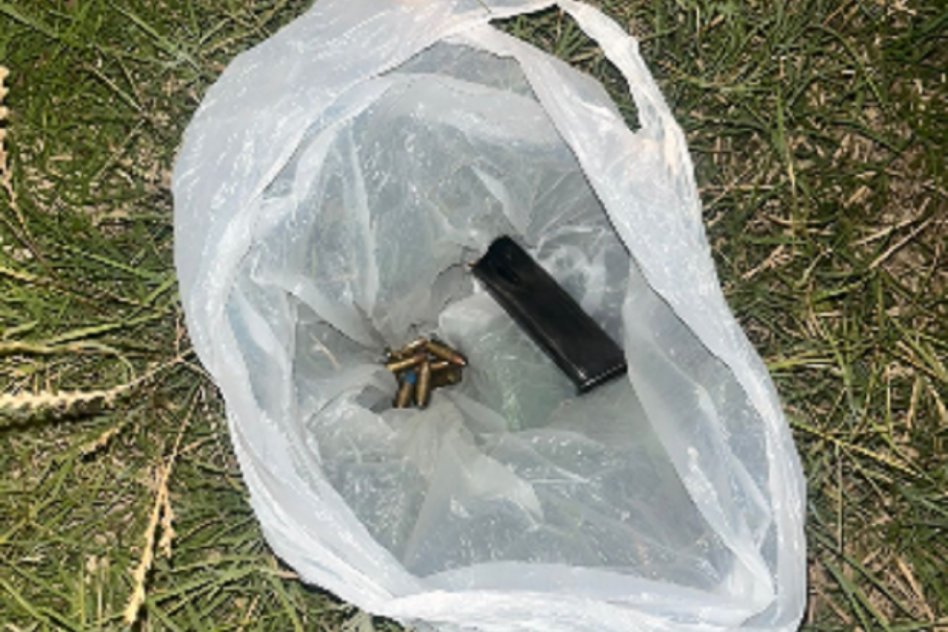 En persecución policial, arrojaron bolsa con un cargador de 9mm