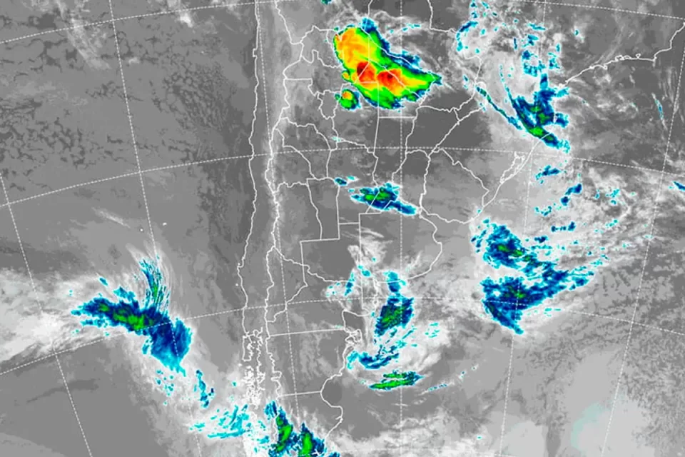 Hoy, lunes 1 de diciembre de 2025, el Servicio Meteorológico Nacional emitió alertas amarillas y naranjas por tormentas, lluvias intensas, granizo y fuertes vientos en al menos 16 provincias argentinas.