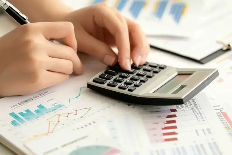 La reforma tributaria incorporada al proyecto de reforma laboral que el Gobierno envió al Congreso planteó una reducción significativa de impuestos con impacto directo en el consumo, el ahorro y la inversión. De aprobarse, la iniciativa podría reflejarse en precios más bajos de autos, mejores condiciones para los plazos fijos en dólares, alivio fiscal para alquileres y nuevos incentivos para empresas.