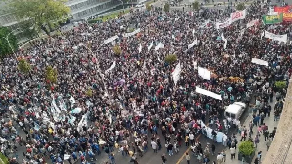 La CGT, la CTA y distintas organizaciones sociales marchan este jueves en Paraná en rechazo a la reforma laboral