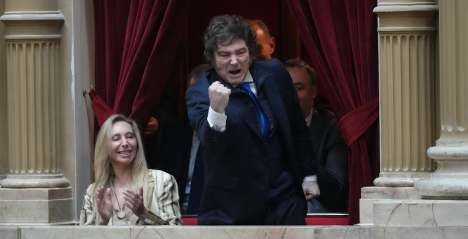 El Gobierno argentino inició negociaciones en el Congreso para aprobar un paquete de reformas en sesiones extraordinarias de diciembre, con tiempos muy ajustados y fuerte presión política.