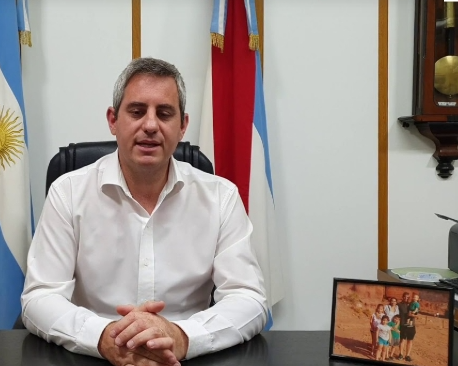 Intendente entrerriano sufrió un accidente en Brasil y su esposa está grave El intendente de Colón, José Luis Walser, sufrió un accidente en una ruta de Brasil durante un viaje oficial. Su esposa fue operada y trasladada a Porto Alegre, donde se encuentra en estado reservado, mientras que su hija menor aguardaba una intervención quirúrgica.