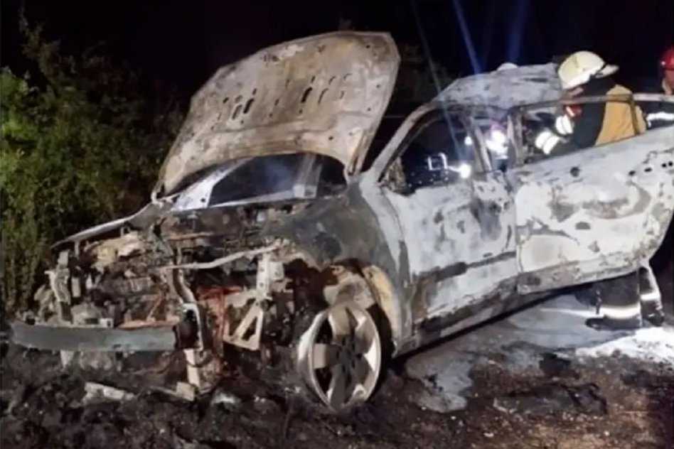 Auto se incendió por completo en la Autovía 14
