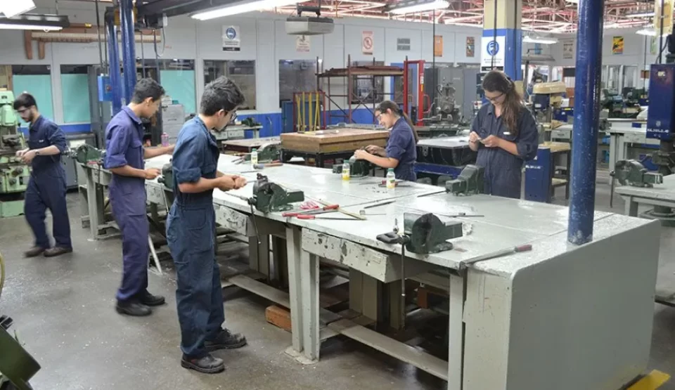 Presentan un amparo contra el desfinanciamiento de la educación técnico profesional
