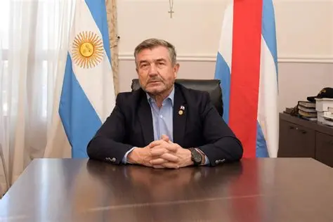 “Policía vs Miseria: salarios, respeto y responsabilidad política”
