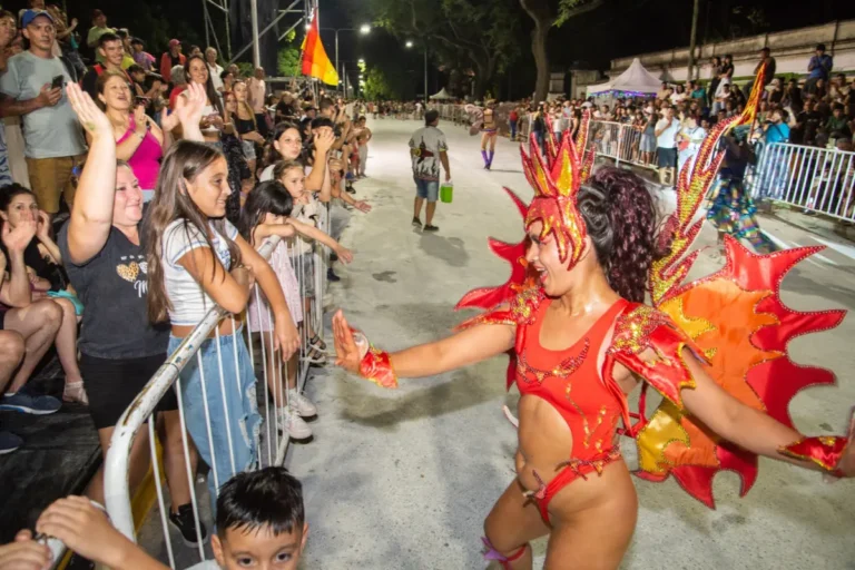 Carnavales de Paraná: la tercera noche reprogramada por el clima