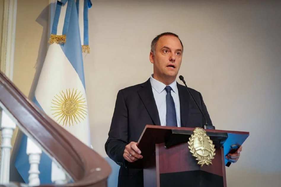  Declaraciones de Manuel Adorni : Adorni deslizó que el vídeo de su esposa pudo haber salido desde “adentro” del Gobierno