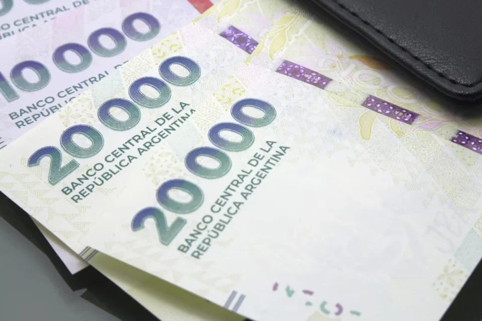 Habilitan a bancos a descontar cuotas de créditos del salario: claves de la medida