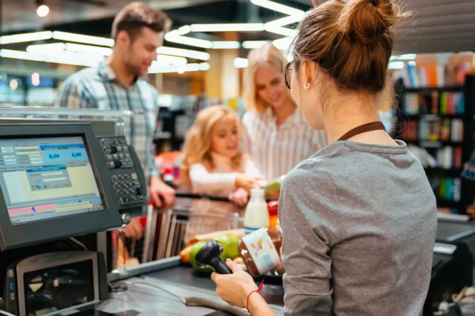 “Abril trae mejoras para empleados de comercio”
