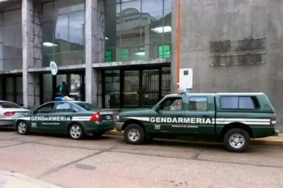 Peluquero vendía autos con patentes “mellizas” y estafaba a clientes
