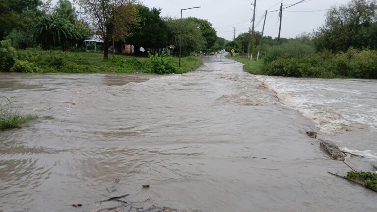 “Comunicado oficial: corte del puente Los Paraísos por intensas lluvias”