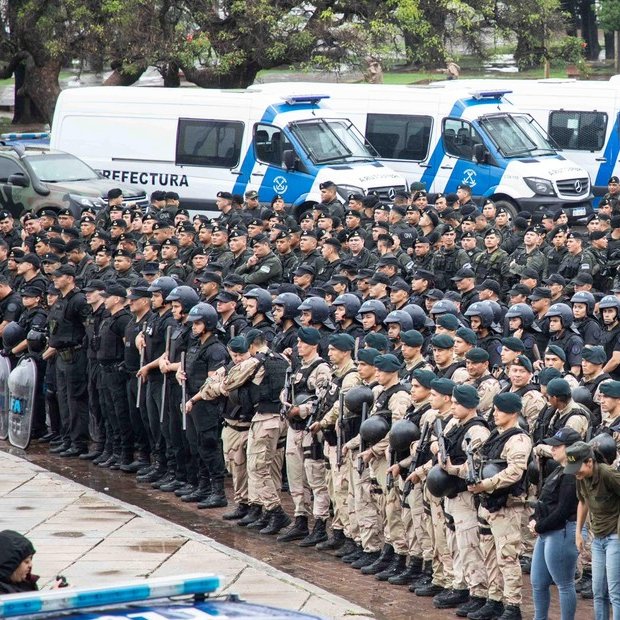 “Bonos millonarios para las Fuerzas: el Gobierno compra silencio con represión”
