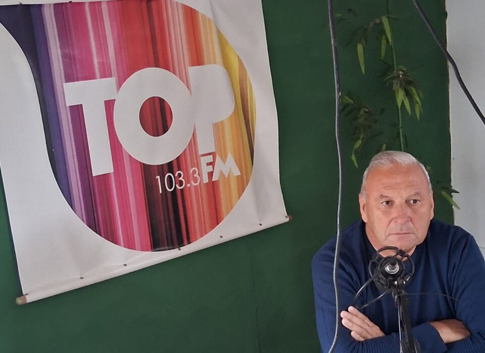 “La Municipalidad de La Paz avanza con el Programa Nacional de Descontaminación, Compactación y Disposición Final de Automotores (PRO.DE.CO): talleres mecánicos y vecinos convocados a participar en la entrega de materiales metálicos en desuso hasta el jueves 9, mientras el director de Tránsito Mario Leonangeli explica la importancia de esta tarea comunitaria”