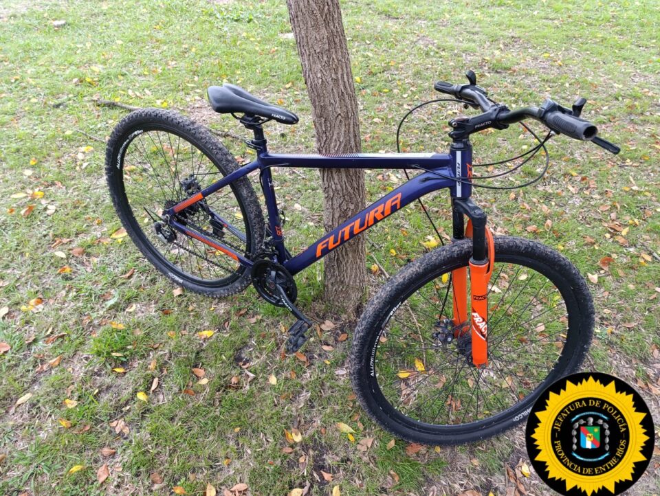 DGDP JEFATURA DPTAL LA PAZ  CRIA PRIMERA     DE OF. POLICIAL S/D/ DE ROBO  LUGAR: B° PUERTO MARQUEZ