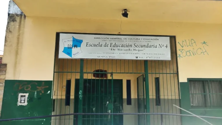 Violencia escolar en San Martín: adolescente apuñaló a un compañero en la puerta de un colegio