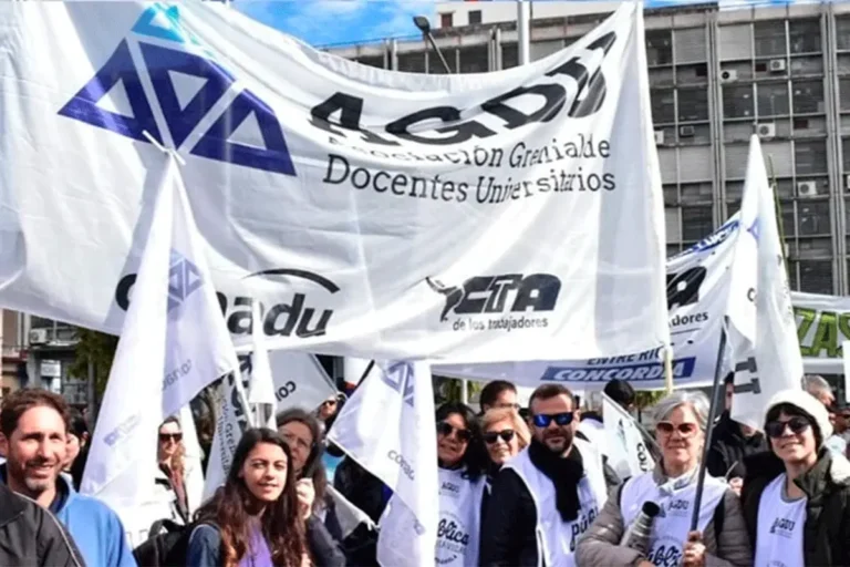 Docentes universitarios inician una nueva semana de paro total de actividades