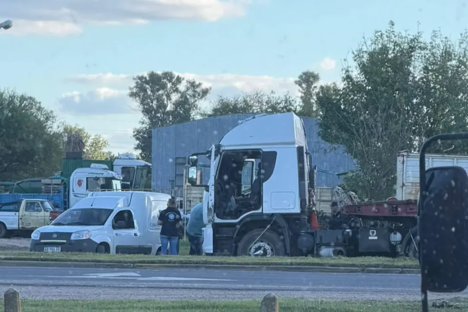 “Nogoyá: el silencio en la cabina y la identidad detrás del volante”