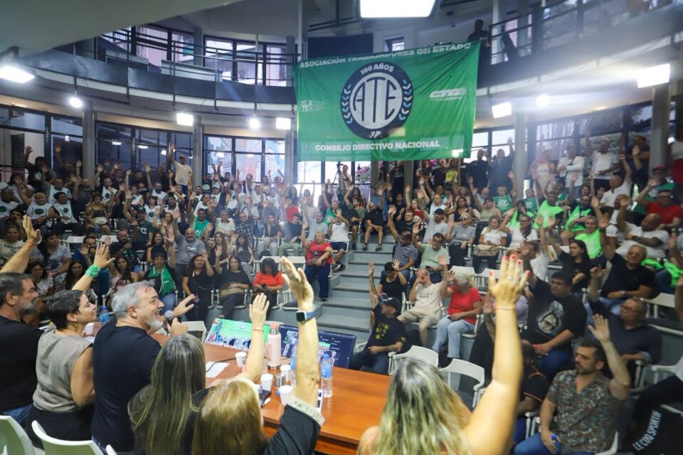 “Si hay crédito para la casta, que sea para todos: trabajadores estatales reclaman igualdad financiera”