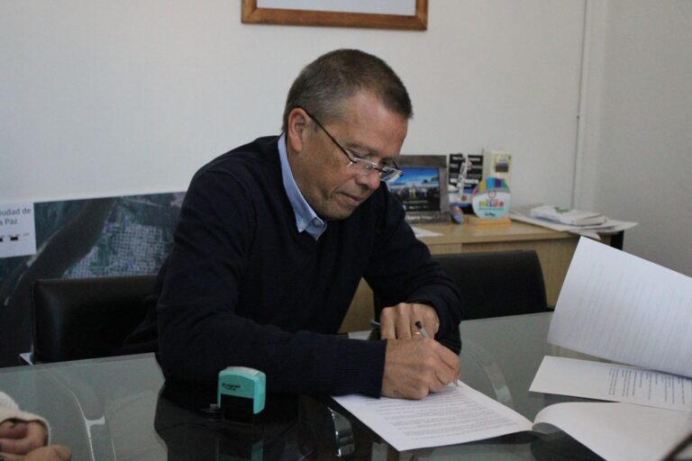 Walter Martin firma por tercer año el convenio de prácticas educativas en los EPI