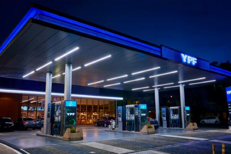 “YPF ajusta 1% y extiende el congelamiento por 45 días”