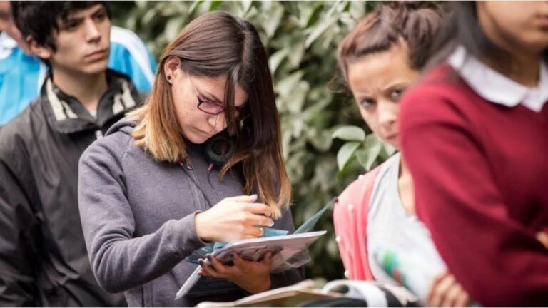 “La falta de perspectivas laborales entre los jóvenes: una crisis generacional”