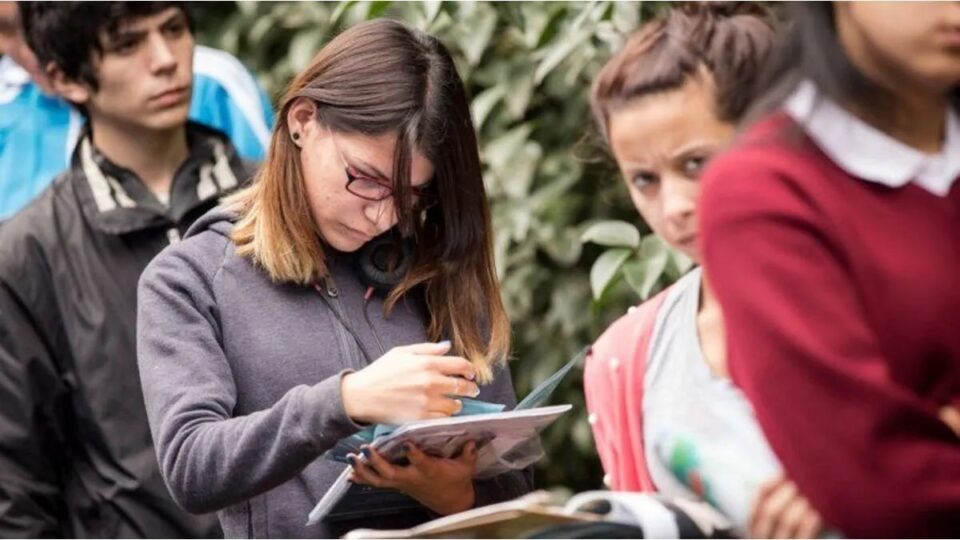 “La falta de perspectivas laborales entre los jóvenes: una crisis generacional”