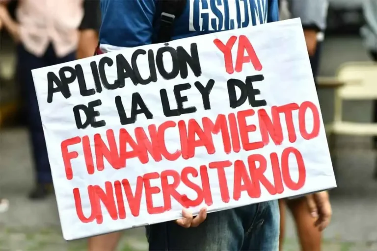 “Docentes universitarios inician un paro nacional de cinco días en defensa de la educación pública”