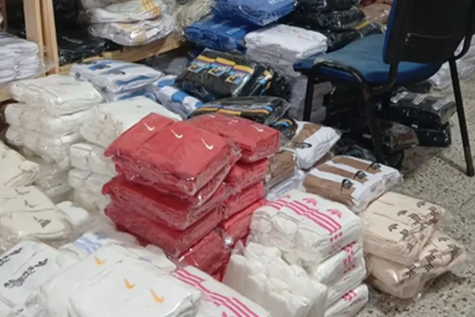 “Golpe al contrabando textil: más de dos millones de medias falsas incautadas en el Conurbano”