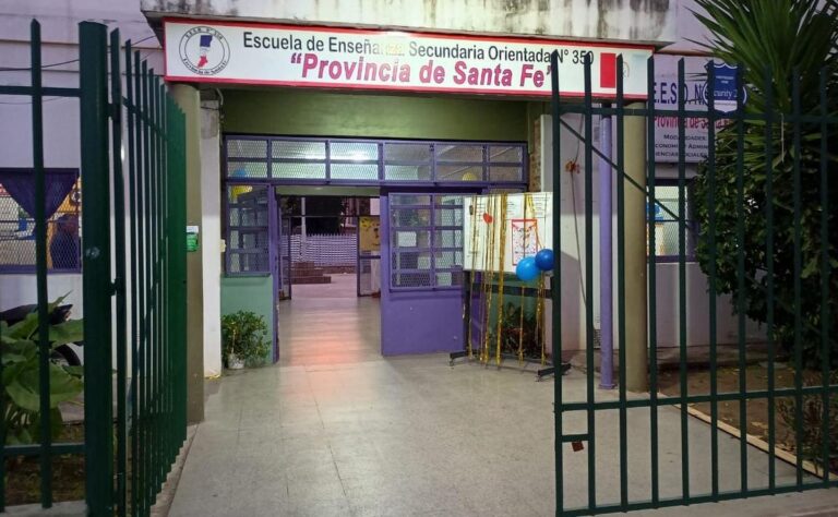 “Violencia escolar en la zona de Rodríguez: cuatro menores atacaron a una alumna de 16 años en la puerta de la escuela”