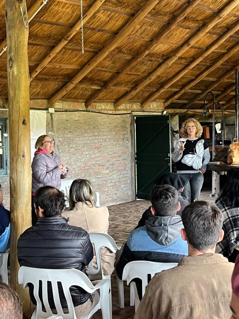 SE REALIZÓ CHARLA INFORMATIVA PARA PRODUCTORES RURALES