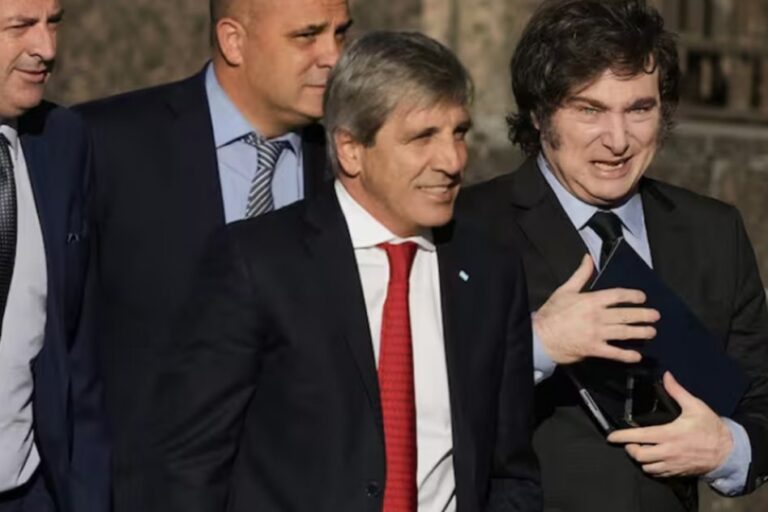 “El PBI crece, pero se destruye empleo formal y la inversión se derrumba”