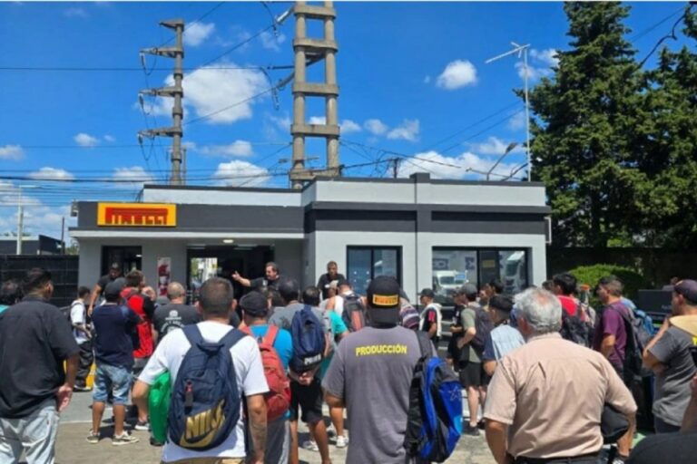Trabajadores denuncian que es un recorte de un tercio del salario. De producir 18 mil cubiertas por día a menos de 4 mil.